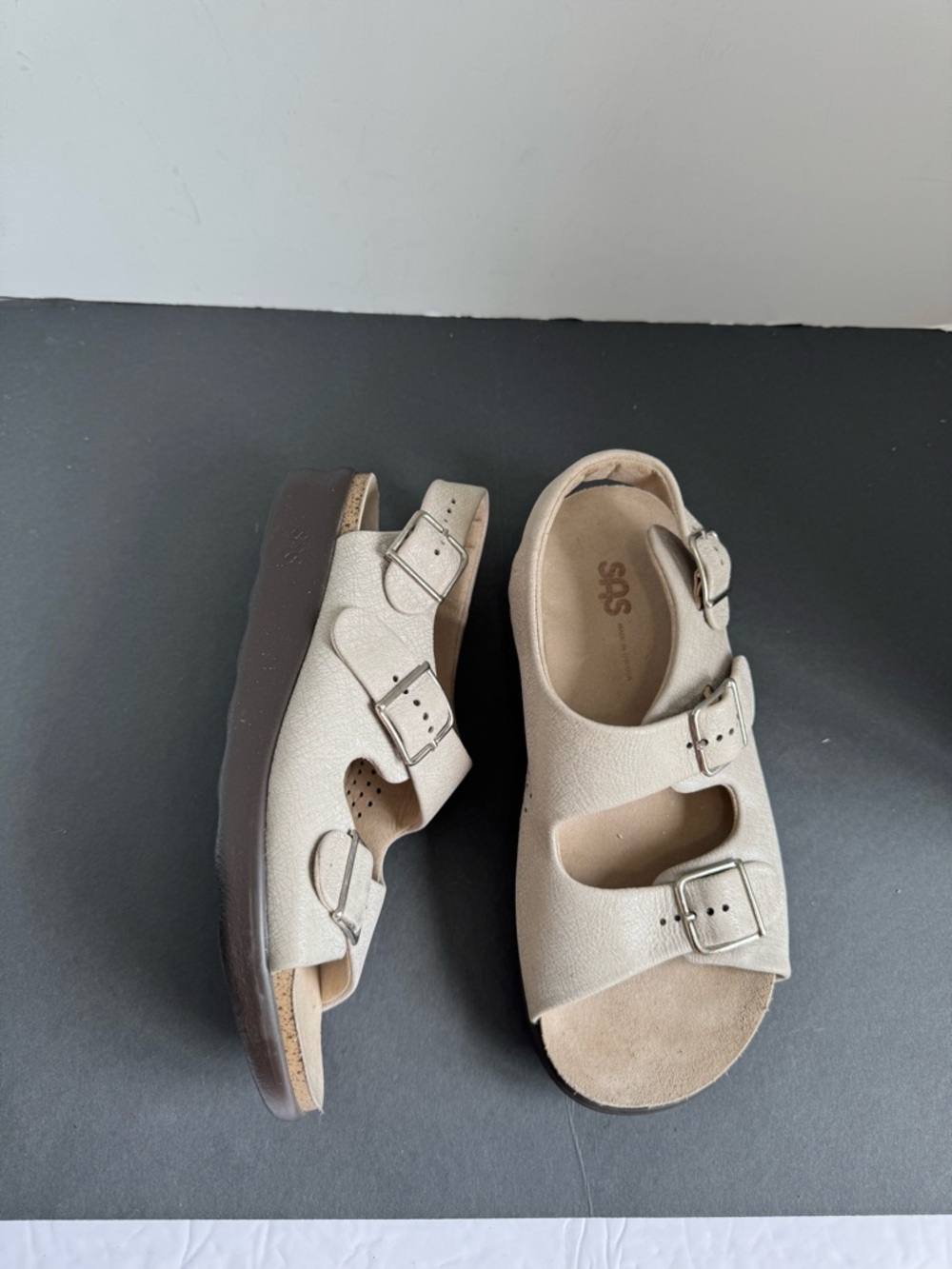 SAS Relaxed Printed Leather Buckle Strap Sandals. Size 8.5W - Picture 6 of 16